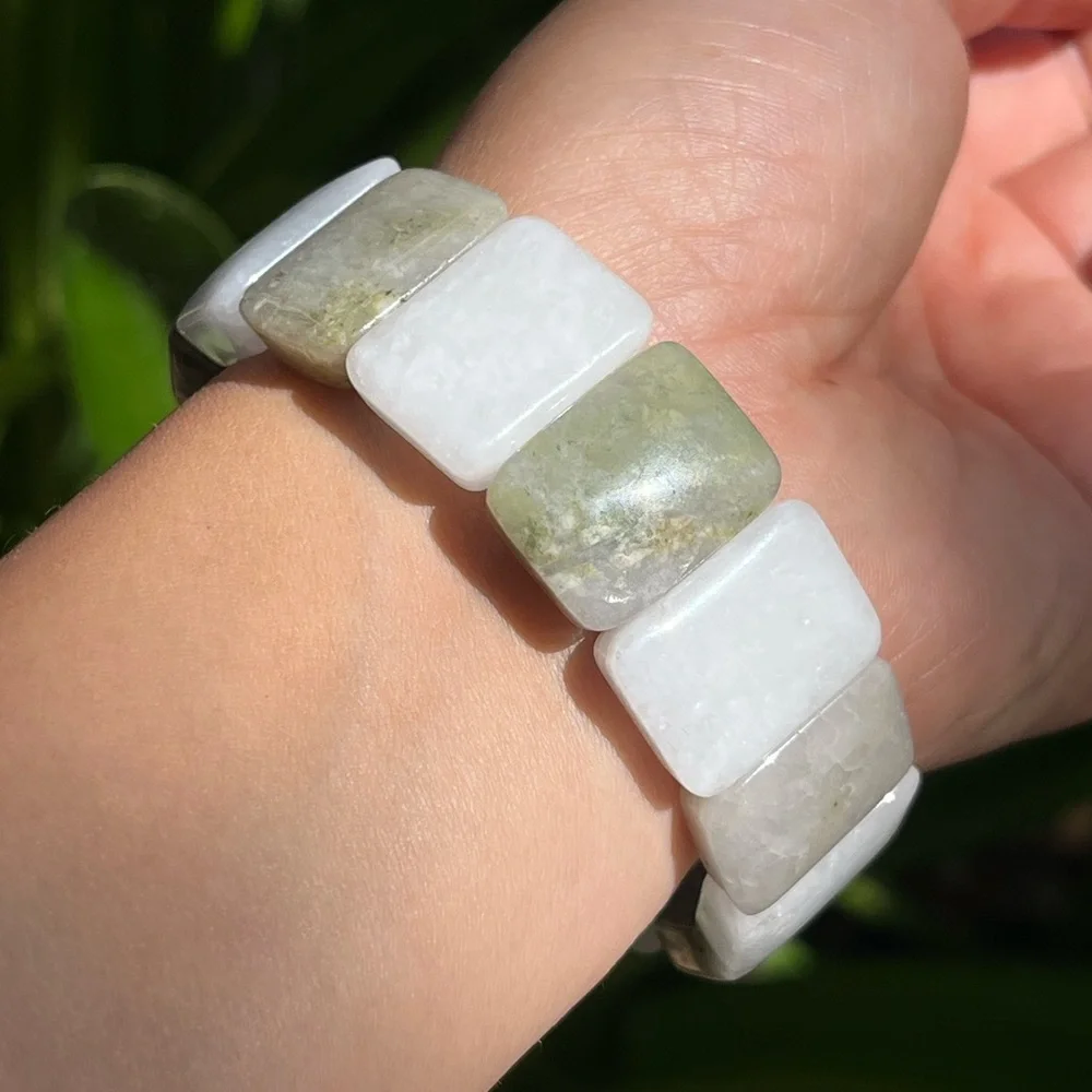 7‎ inches strechable Prehnite soft bangle